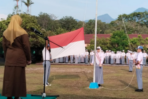 Upacara pertama dan hari pertama masuk sekolah setelah libur hari raya idul fitri 1447 H
