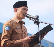Upacara  Bendera Senin Pagi, 4 Mei 2026. Bapak Khusyairy, S.Pd.,Gr. , dalam amanatnya menyampaikan dua point penting